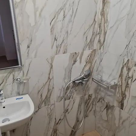 Sol Gjiri Lalzit Appartement