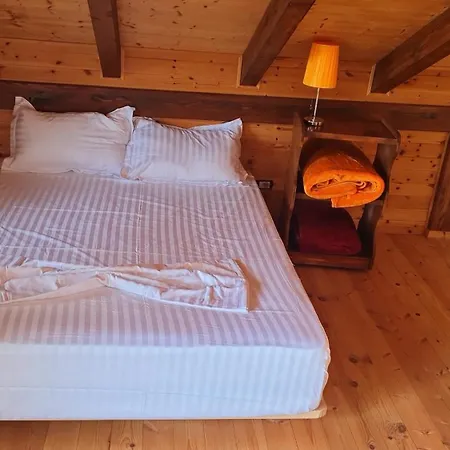 Sol Gjiri Lalzit アパート *