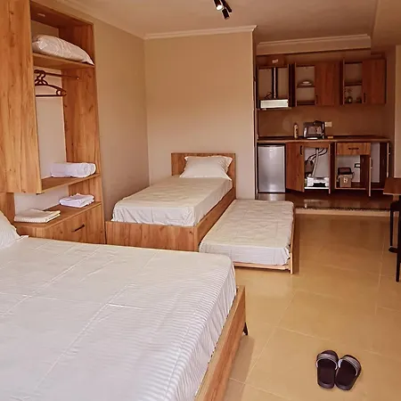 Sol Gjiri Lalzit * ドゥラス