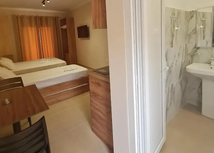 Sol Gjiri Lalzit 公寓 *